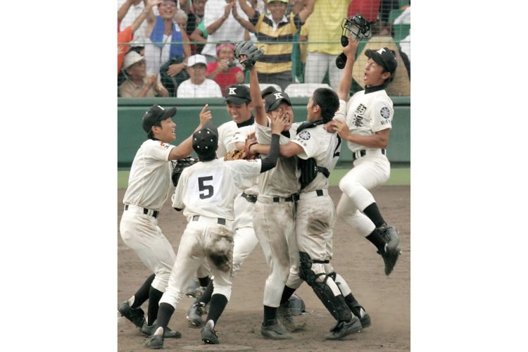 2004年の夏に優勝を飾った駒大苫小牧（共同通信）