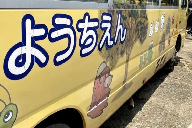 現役時代、賢三さんは幼稚園の送迎バスを運転する仕事をしていた（写真はイメージ）