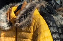 冬の防寒着、そしてファッションアイテムとして人気が高いダウンジャケット。高級ブランド品であれば数十万円の価格（イメージ）