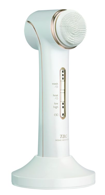 防水機能はIPX6（※電化製品などの防水性能についての等級。「IPX6」はあらゆる方向から強く水を噴きつけても有害な影響がないレベル）を取得。バスルームでのケアもOK（ただし、浴槽に沈めるのはNG）