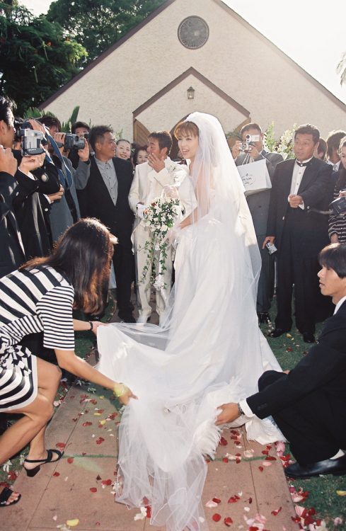 飯島直子と前田亘輝の結婚式の様子（1997年9月）