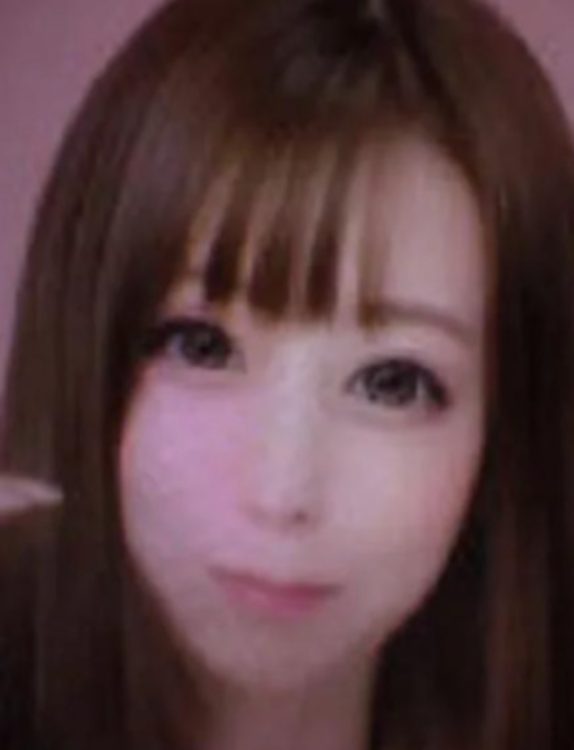 辰島さん。同級生によると、高校時代から美人で有名だったという