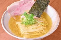 黄金に輝くラーメンを紹介(写真はJapanese Ramen 五感の「塩らぁめん」)