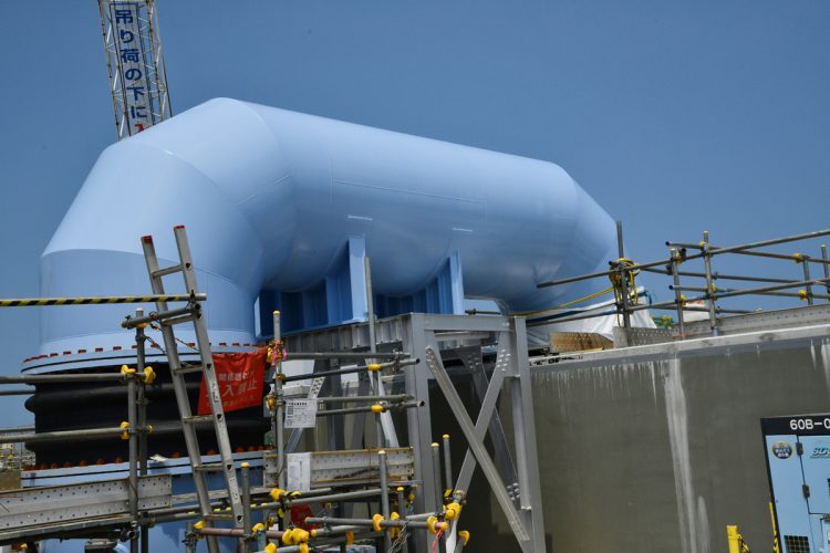 福島第一原発の処理水放出用の配管（時事通信フォト）