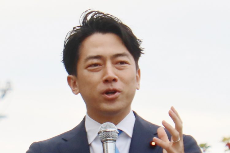 後任の官房長官として名前が上がっている小泉進次郎氏（時事通信フォト）