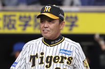 18年ぶりの「アレ」への期待が高まるにつれ、チケットも高騰(岡田彰布監督/時事通信フォト)
