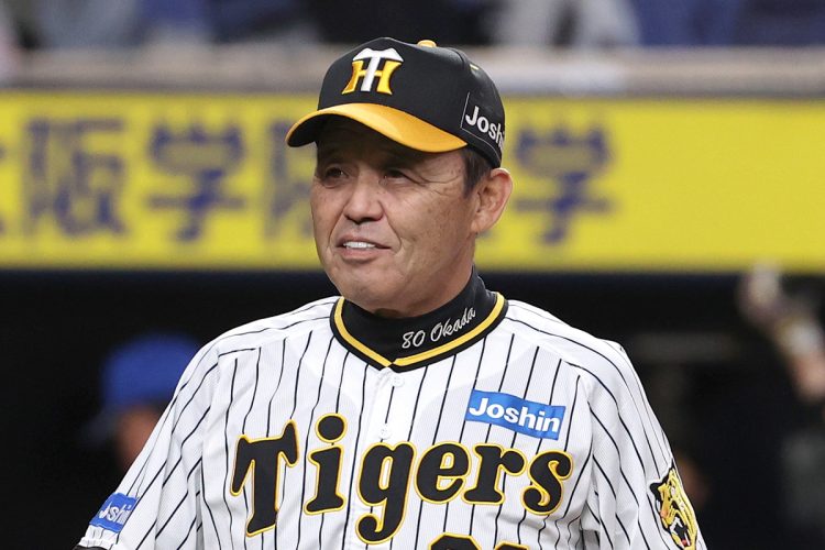 独走で制した（岡田彰布監督／時事通信フォト）
