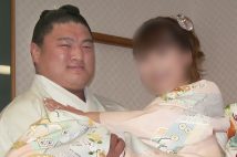 元関脇・嘉風（左）の元妻・A子さんにいったい何が？（時事通信フォト）