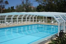 夏のレジャーの定番、プール遊び(イメージ)