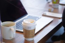 カフェでPCを開いて仕事をする人、なぜ家や会社でやらないの? ノマドワーカーに聞いてみた