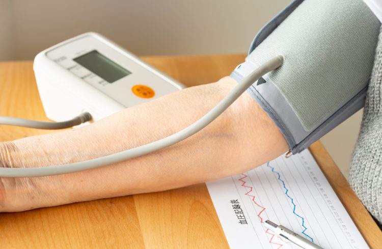 血圧や脊柱管狭窄症にいいツボはどこ？（イメージ）