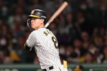 精彩を欠く佐藤輝明をどう扱えばよいか(時事通信フォト)