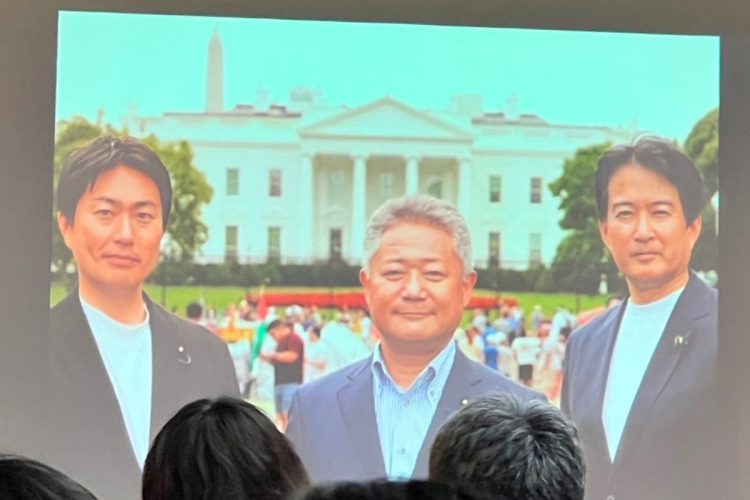 （写真左から）青柳仁士議員、馬場伸幸代表、柳ヶ瀬裕文議員