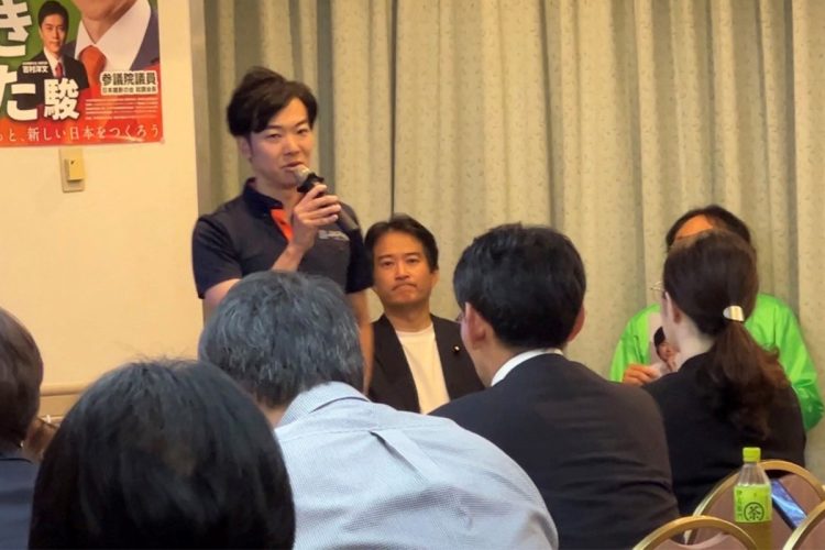 政治連盟からの献金やパーティーを「抜け穴」と指摘した音喜多氏