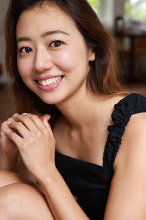 屈託のない笑顔、煌めく瞳、早稲田大学法科大学院出身、現役弁護士！