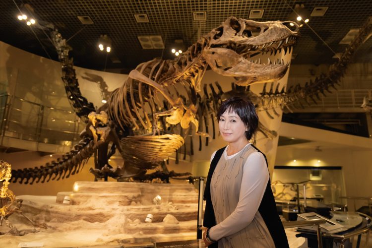高島礼子が「国立科学博物館」の見どころを紹介。「しゃがんでいるティラノサウルス」の展示