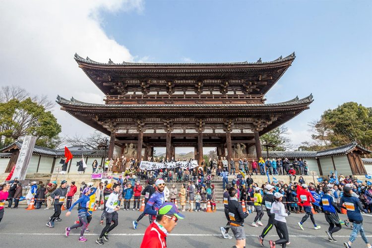 仁和寺など7つの世界文化遺産を巡る『京都マラソン』（写真提供／京都市文化市民局市民スポーツ振興室）