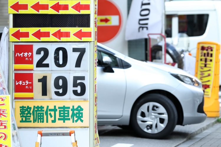 ガソリン価格も上昇している。2023年9月6日（時事通信フォト）