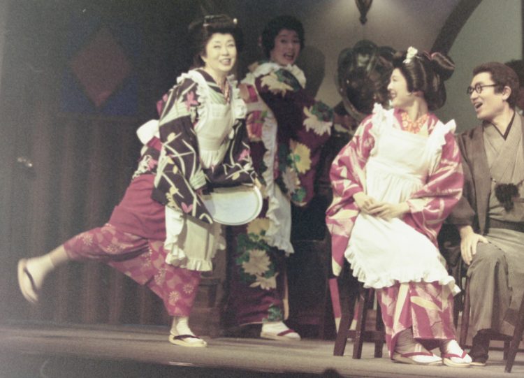 作家・林芙美子の自伝的小説の舞台化『放浪記』は、上演回数２０００回を超えた森さんの代表作