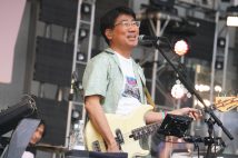 日比谷音楽祭実行委員長で、音楽プロデューサーの亀田誠治さん（５９才）。’６４年米ニューヨーク生まれ。東京事変のメンバー。椎名林檎（４４才）、平井堅（５１才）、スピッツ、GLAY、いきものがかりなど多数のアーティストの楽曲に携わる。写真提供：日比谷音楽祭