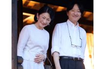 6日間にわたるベトナムへの公式訪問をされた秋篠宮ご夫妻（9月23日撮影、EPA＝時事）