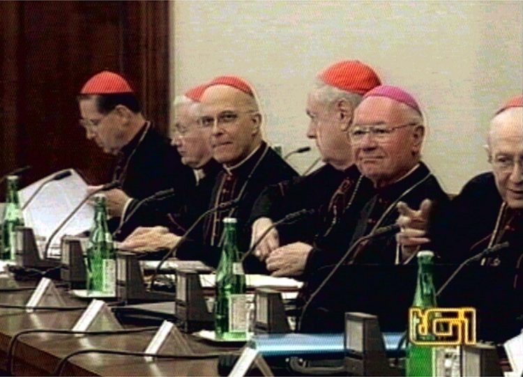 2002年4月、児童への性的虐待疑惑をめぐり、米カトリック教会の枢機卿らが出席してバチカンのローマ法王庁で開かれた特別会議（イタリアTGIテレビから）（AFP＝時事）