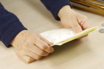 夫に先立たれた専業主婦を待ち受ける苦難 老後資金はすぐに尽きて「働きに出ようにも肉体労働しか募集がない…」