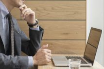 「仲間をカネで売れって言うのか?」 大手企業OBが「顧問」の仕事を探してマッチングサイトに登録したら人脈紹介オファーばかりの憤り