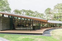 これが図書館? 全面ガラス張りの開放的な空間。大企業が始めたコミュニティ型図書館「まちライブラリー」を見てきました 西東京市