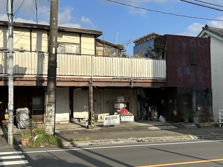 2度目の衝突を起こした駐車場。2階がA氏の自宅