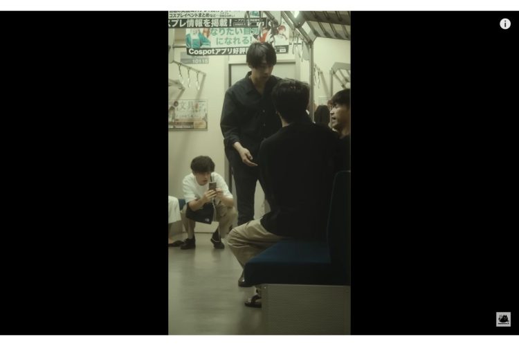 向かい側の席に座らされ、押し問答に