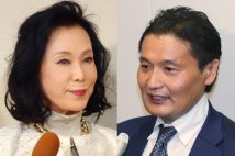 再婚を発表した貴乃花（右）に母・藤田紀子さんは？（時事通信フォト）