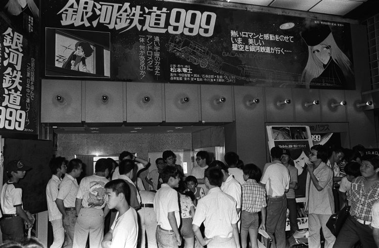 1979年8月、アニメ映画「銀河鉄道999」が公開。徹夜の行列も現れたほどブームとなったが、多くの芸能事務所からアニメの声優という仕事は「格下」扱いされたままだった（時事通信フォト）