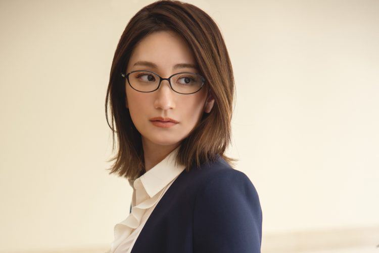 眼鏡美女の木村玲衣