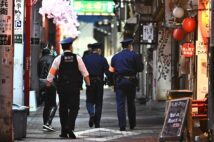 声かけを警察官が行うのは職務で権限もあり普通のこと(イメージ、AFP=時事)