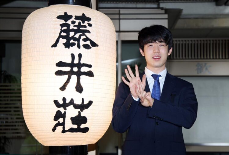 縁ある「藤井荘」で最年少名人