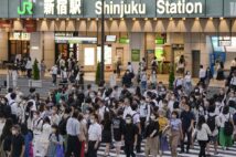世界でもっとも混雑する駅、新宿駅（イメージ、AFP＝時事）