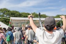 “フェスが苦手”な音楽ファンたちの本音と言い分 「単独ライブに比べコスパが悪い」「疲れと日焼けが後に残る…」