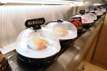 回転寿司界の革命児・くら寿司が生み出したもの 「さび抜き」「E型レーン」「ラーメン」も業界で初めて導入