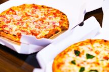 【飲食店の原価】宅配ピザが「1枚2000円台」を死守したいカラクリ 注文が増えすぎると配送料が収益を圧迫