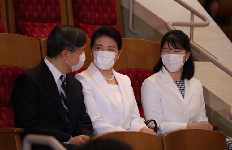 ユーモアにあふれたご一家は、笑顔が絶えない（8月、東京・港区。写真／JMPA）