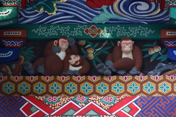 「よく見て・よく聞いて・よく話す」を象徴する三猿
