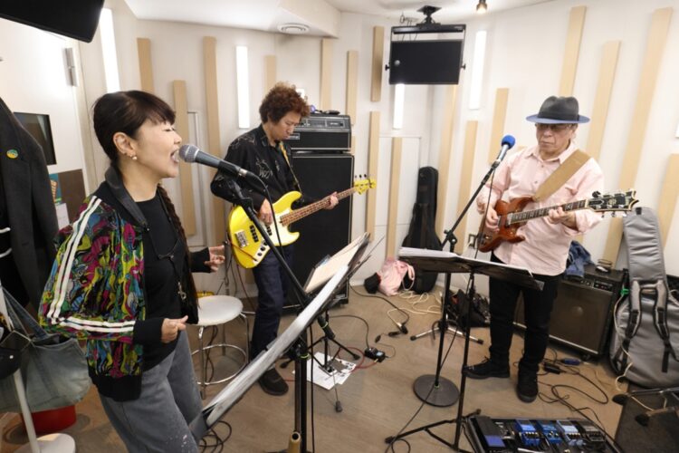 「姫乃樹リカ ＆THE COMING SOON!」のバンド練習風景