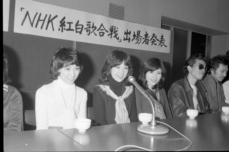 1975年、第26回NHK紅白歌合戦出演者発表記者会見でのキャンディーズ（写真／女性セブン写真部）