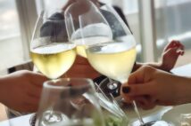 「キラキラした友人に会うのが辛い」「参加しても楽しめない」 飲み会が苦手な人たちの忘年会シーズンが近づく憂鬱