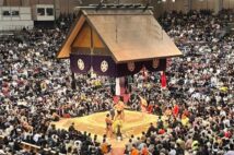 満員御礼続いた九州場所 グッズ売り場の応援タオル「すぐに売り切れた力士」と「在庫の山になった力士」を分けたもの