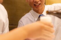 職場の忘年会で“参加者の要望”をまとめる幹事の苦労 「コース料理+飲み放題が会計は楽だけど…」悩んだ結果のプラン変更で思わぬ事態に