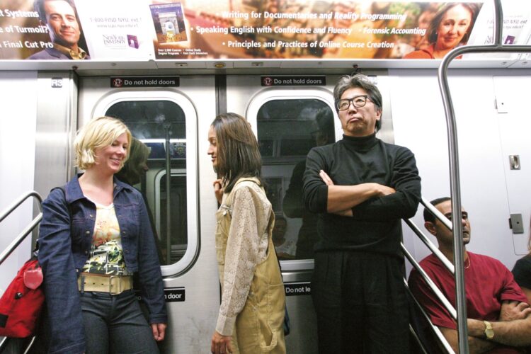 ニューヨークの地下鉄で移動中の一コマ