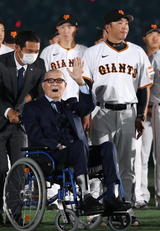 長嶋氏が公の場に姿を見せたのは今年3月31日の開幕戦以来(時事通信フォト)