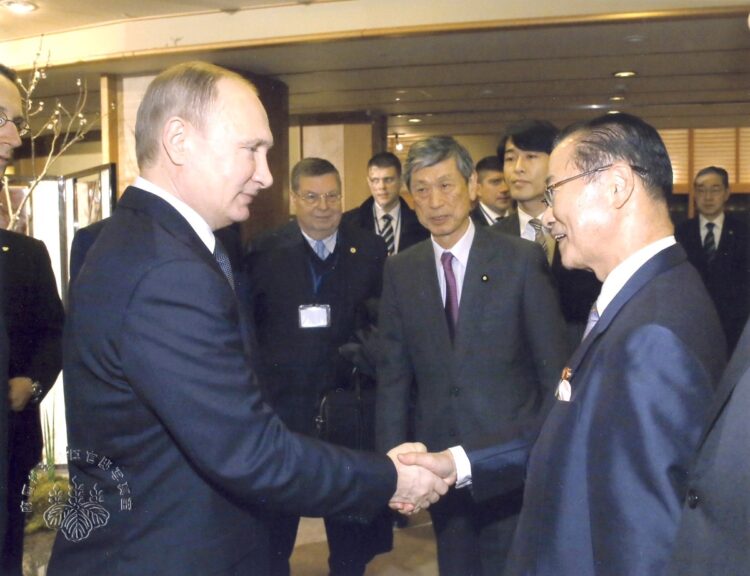 2016年、プーチン大統領と面会した河村建夫氏